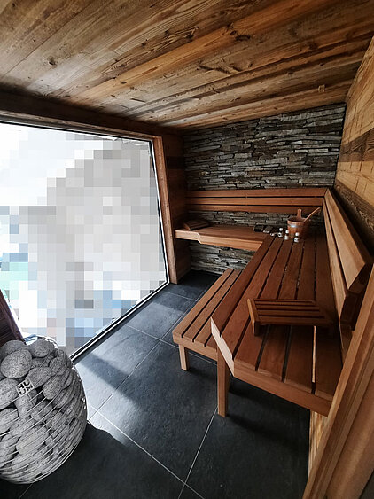 Sauna rustikal Altholz mit Fenster